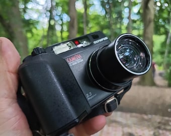 Olympus Camedia C-3030 / Vintage Digital Camera / 3.3MP / 3x optical zoom / Tested