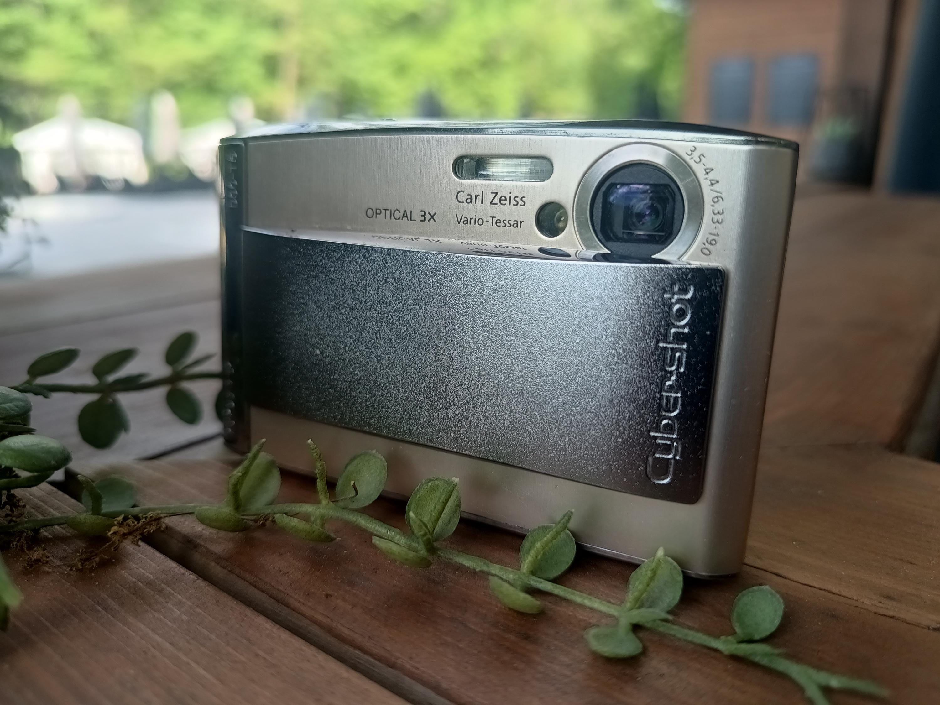 【中古】SONY DSC-T5 S Cyber-Shot(サイバーショット)/T5 シルバー Sony Cyber-shot DSC-T5 5.1MP Digital Camera - Silver for sale