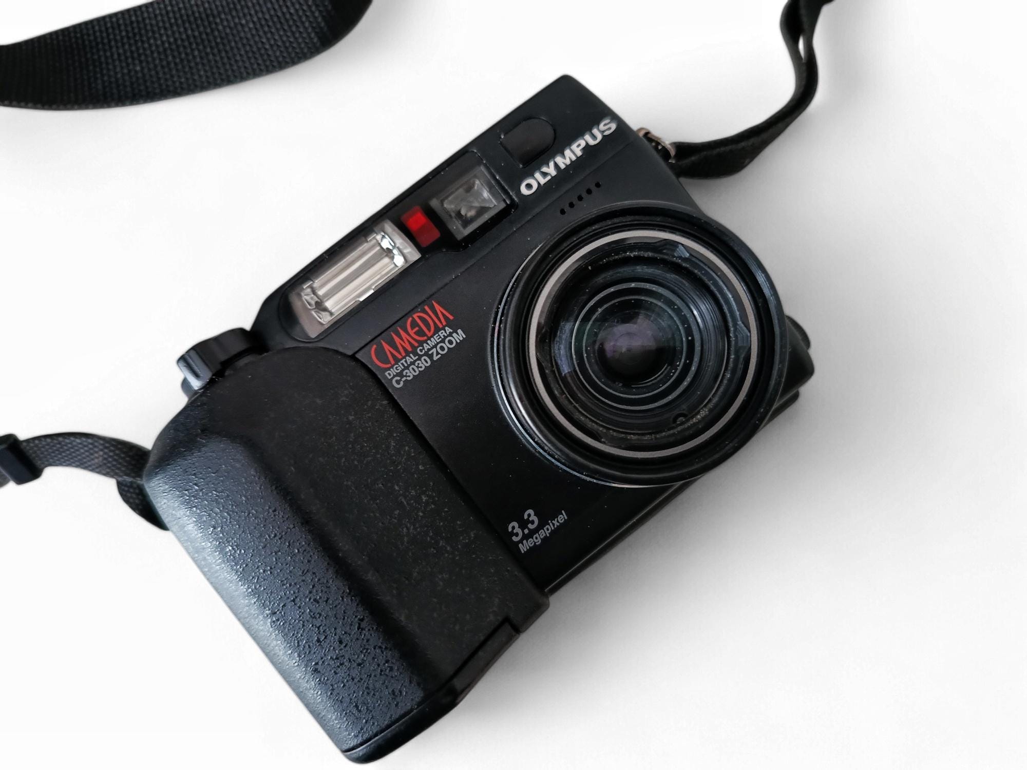 Olympus Camedia C-3030 / Vintage Digital Camera / 3.3MP / 3x