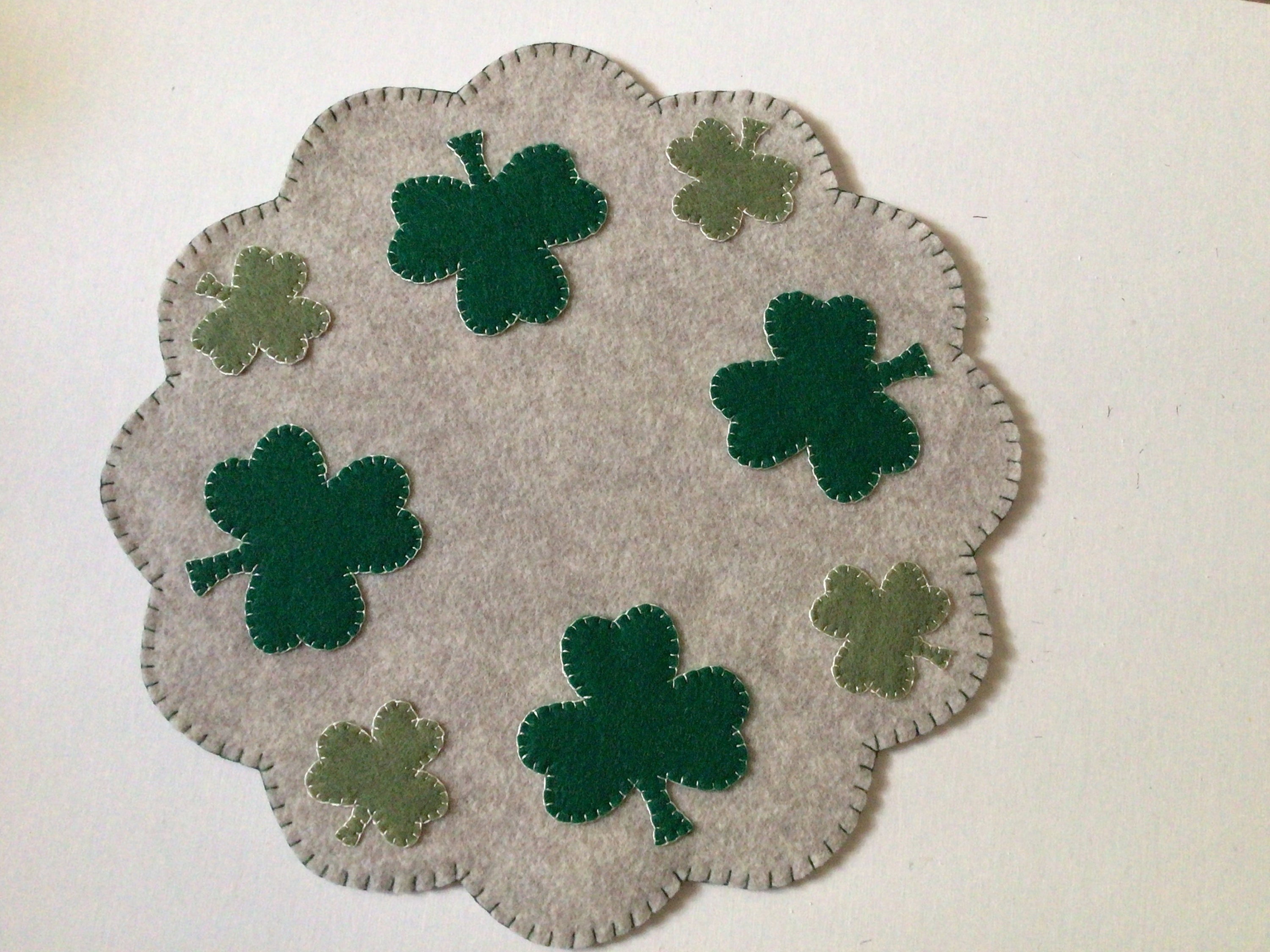 Spring Penny Rugs Shamrock Candle Mat, Spring Penny Rug, Centerpiece, Primitive Stitchery ...