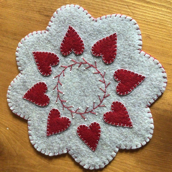 Hearts candle mat, Penny rug, Centerpiece, Primitive Stitchery, Home Decor