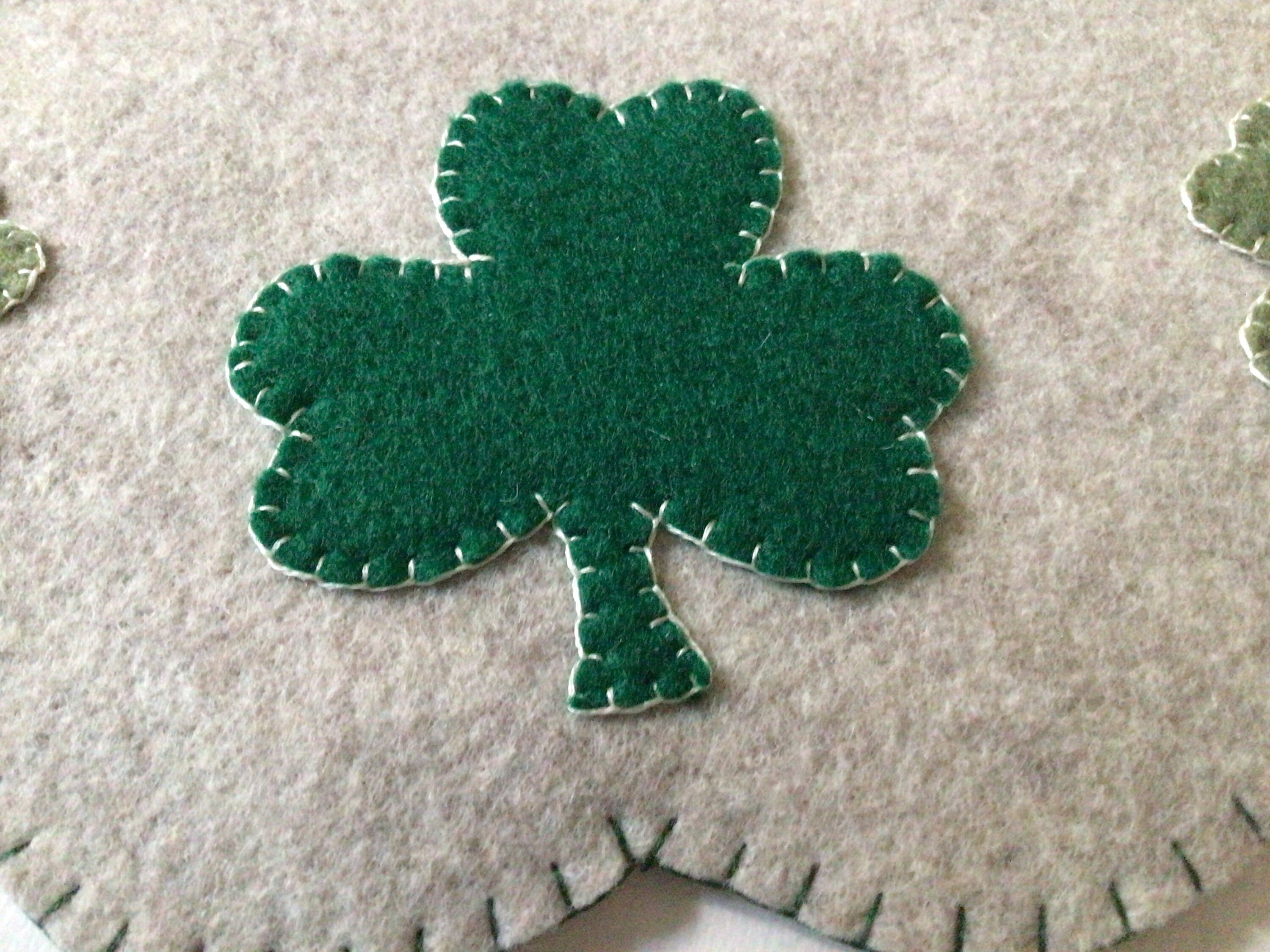 Spring Penny Rugs Shamrock Candle Mat, Spring Penny Rug, Centerpiece, Primitive Stitchery ...