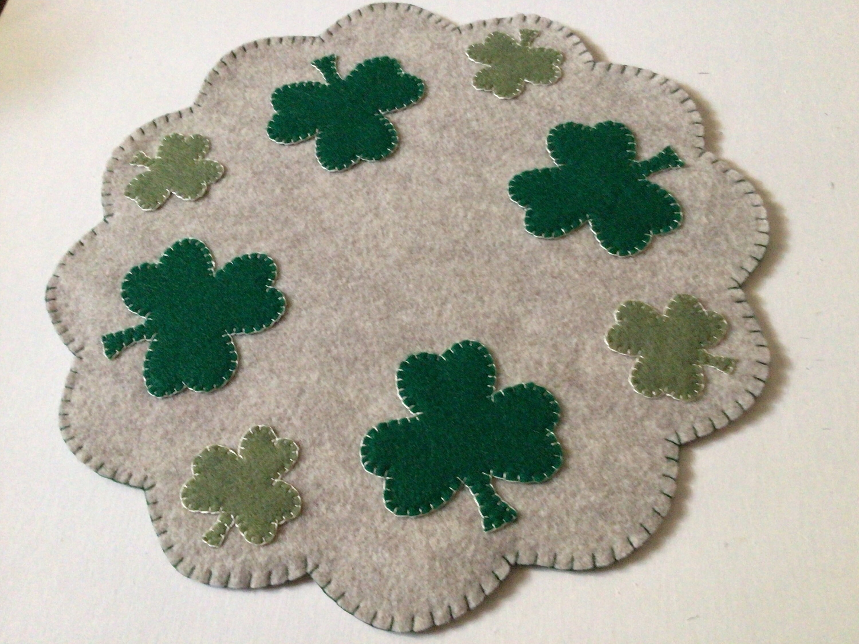 Spring Penny Rugs Shamrock Candle Mat, Spring Penny Rug, Centerpiece, Primitive Stitchery ...
