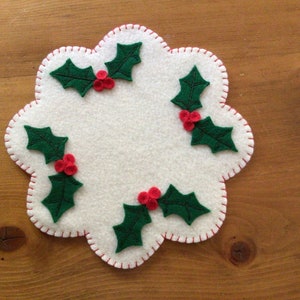 Holly leaves candle mat, Primitive Stitchery, Holiday penny rug, Centerpiece, Table accent
