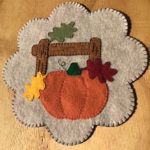 Pumpkin patch candle mat, Fall penny rug, Centerpiece, Table accent, Autumn mat, Primitive Stitchery