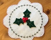 Holly leaves candle mat, Primitive Stitchery, Holiday penny rug, Centerpiece, Table accent