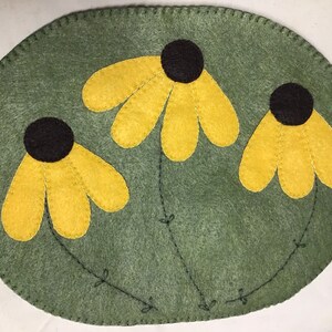 Coneflowers Wool Candle Mat, Felt Penny Rug, Farmhouse decor, Centerpiece, Table Mat