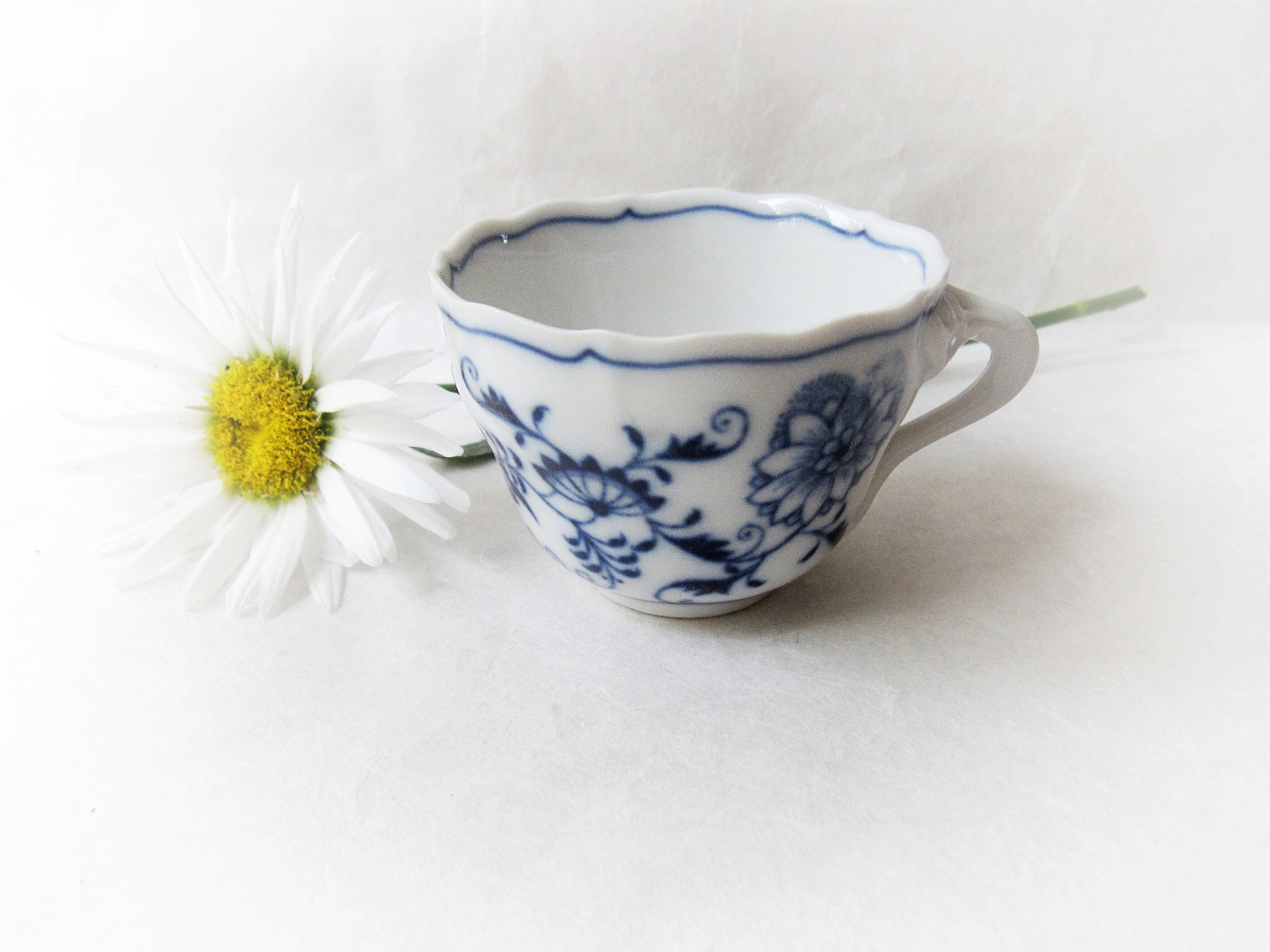 Original Karlsbader Zwiebelmuster Blue Onion Porcelain Demitasse