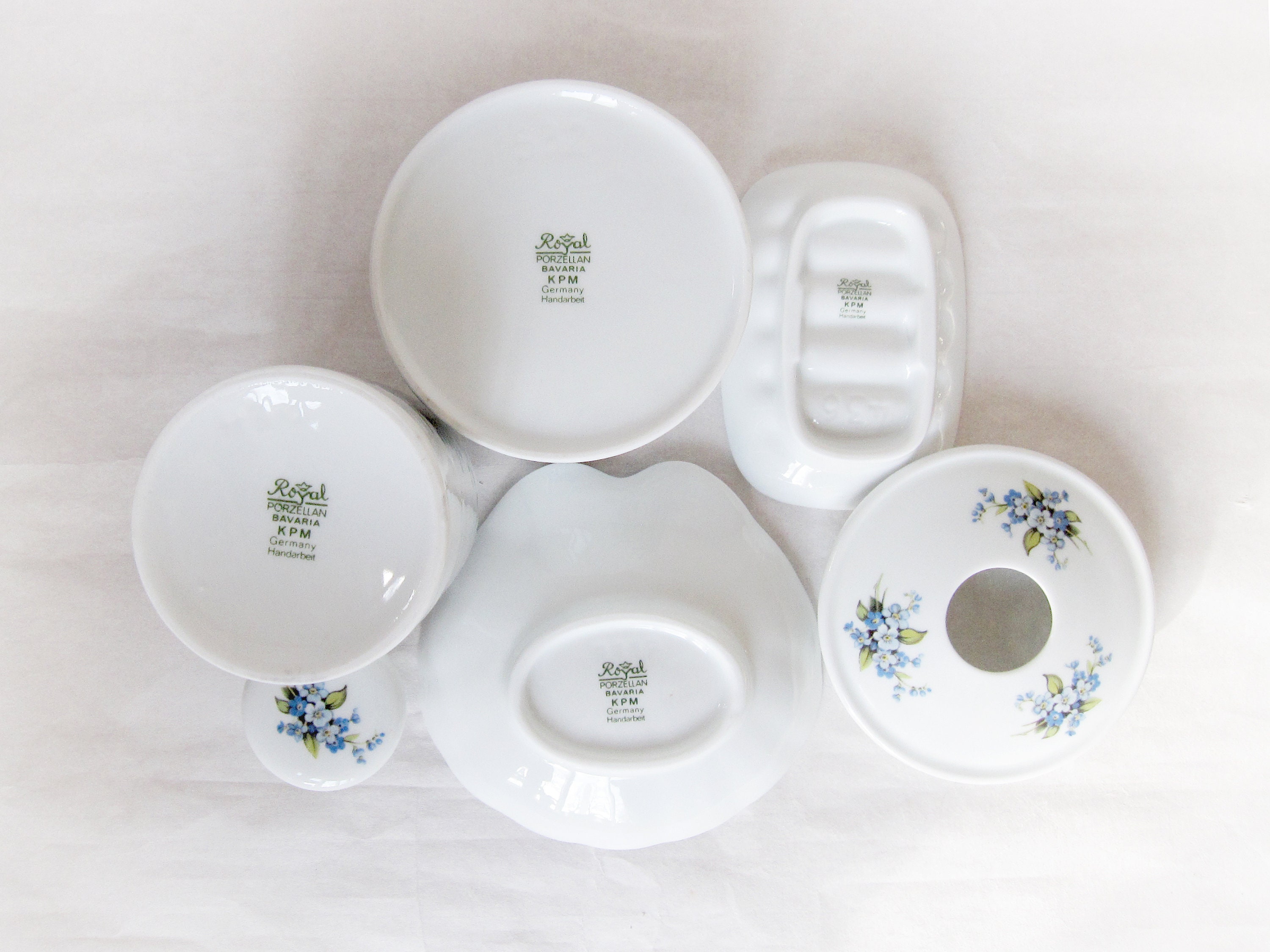 Royal Porzellan Bavaria KPM 4-piece Porcelain Bathroom Set  Handarbeit KPM Bavaria Porzellan Forget Me Not Pattern Bathroom Set Bowl And Cup main image 0
