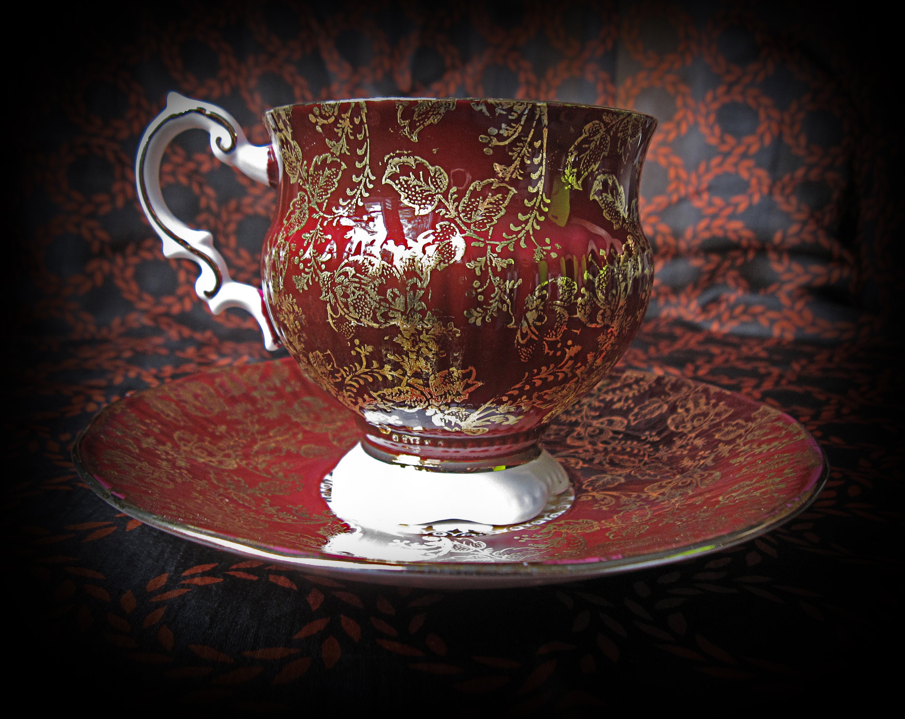 Vintage Elizabethan Fine Bone China England Tea Cups & Saucers...Set of Two...Kent and Taylor