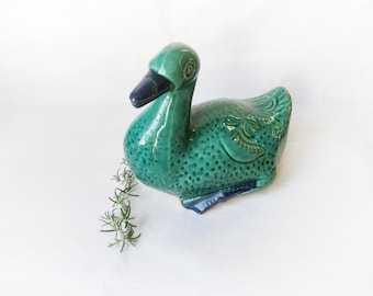 Anatra accovacciata in ceramica orientale d'epoca. Statuetta autentica da collezione dipinta a mano, verde turchese. Ceramica cineseria.
