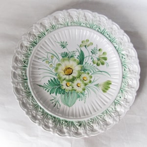 Nove di Bassano serving plate, wall decoration. Hand painted majolica platter, green florals. Vintage Italian pottery. Collectors&#39; item.