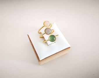 Anello in pietra naturale placcata in oro - anello in oro e quarzo rosa - anello in oro e avventurina - anello in pietra labradorite - anello in pietra verde
