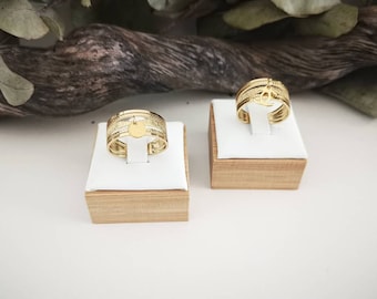 Anillo ajustable bañado en oro - Anillo calado bañado en oro - Anillo con dije de oro - Anillo con letra de oro - Anillo grueso bañado en oro - Anillo con ojo de oro