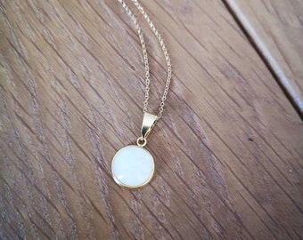 Delicate gold necklace with a natural mother-of-pearl pendant - women's gold-plated necklace - delicate gold-plated necklace - mother-of-pearl pendant