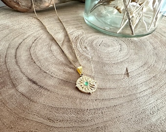 Verfijnde gouden zonnehanger ketting - ketting met natuurlijke groene steen - delicate vergulde ketting - fijne gouden ketting en zonnehanger