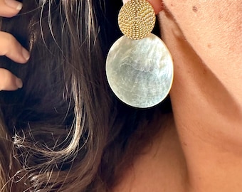 Gold-plated and natural mother-of-pearl earrings - Gold and mother-of-pearl drop earrings - Gold and white earrings - Fashion earrings