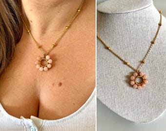 Natural stone flower pendant necklace - gold and natural pearl necklace - gold and flower pendant necklace - natural stone necklace