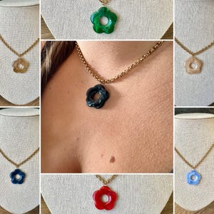 gold fancy necklace with acrylic flower pendant - women&#39;s necklace in gold stainless steel and acrylic flower pendant - gold plated necklace