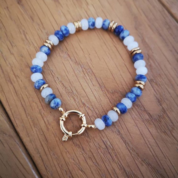 Bracelet perles pierres naturelles sodalite et Agate blanche et fermoir toggle en acier doré