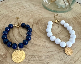 Bracelet femme grosses perles blanche et chips dorée - bracelet grosses perles bleu nuit - bracelet perles ronde - bracelet perles fantaisie