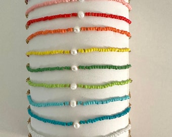 Bracelet femme perles de rocailles et perle d’eau douce - bracelet perles bleu fantaisie - bracelet or et vert - bracelet or et blanc