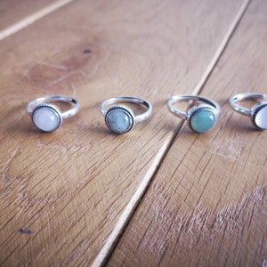 Adjustable ring in 925 silver and natural stones
