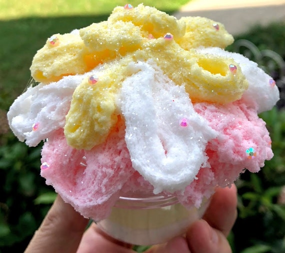 4oz Squishy BUBBLEGUM Cloud Dough Smells Yummy! Soft Moldable Handmade Pink Cloud Slime SCENTED w// LIPS Charm!