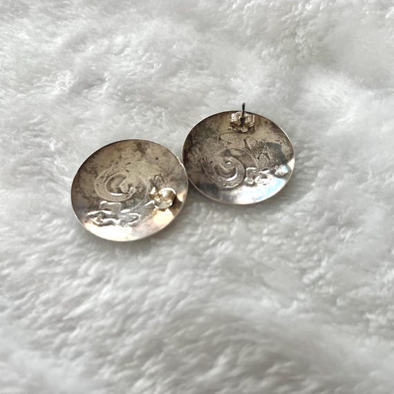 Silver engraved earrings with lizards - image 4