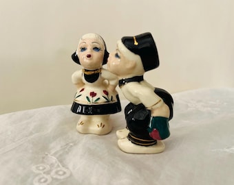 Kissing dutch couple ceramic salt and pepper