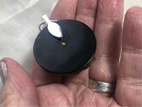 Bakelite button pendant necklace - image 4