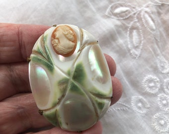 Mother of pearl brooch with cameo