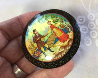 lacquered wood Russian couple pin