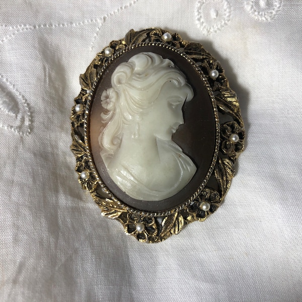 Costume cameo brooch with flowers