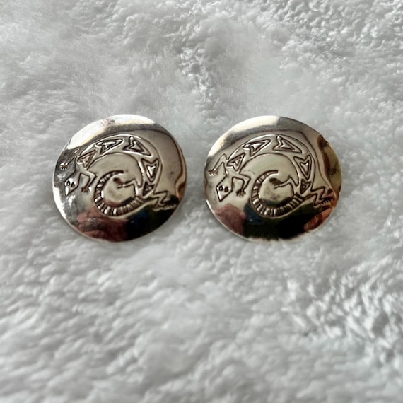 Silver engraved earrings with lizards - image 3