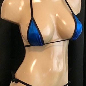 Exotiques dancewear strip-teaseuse bikini string web modèle séance photo Las Vegas pool party bleu royal métallisé image 2