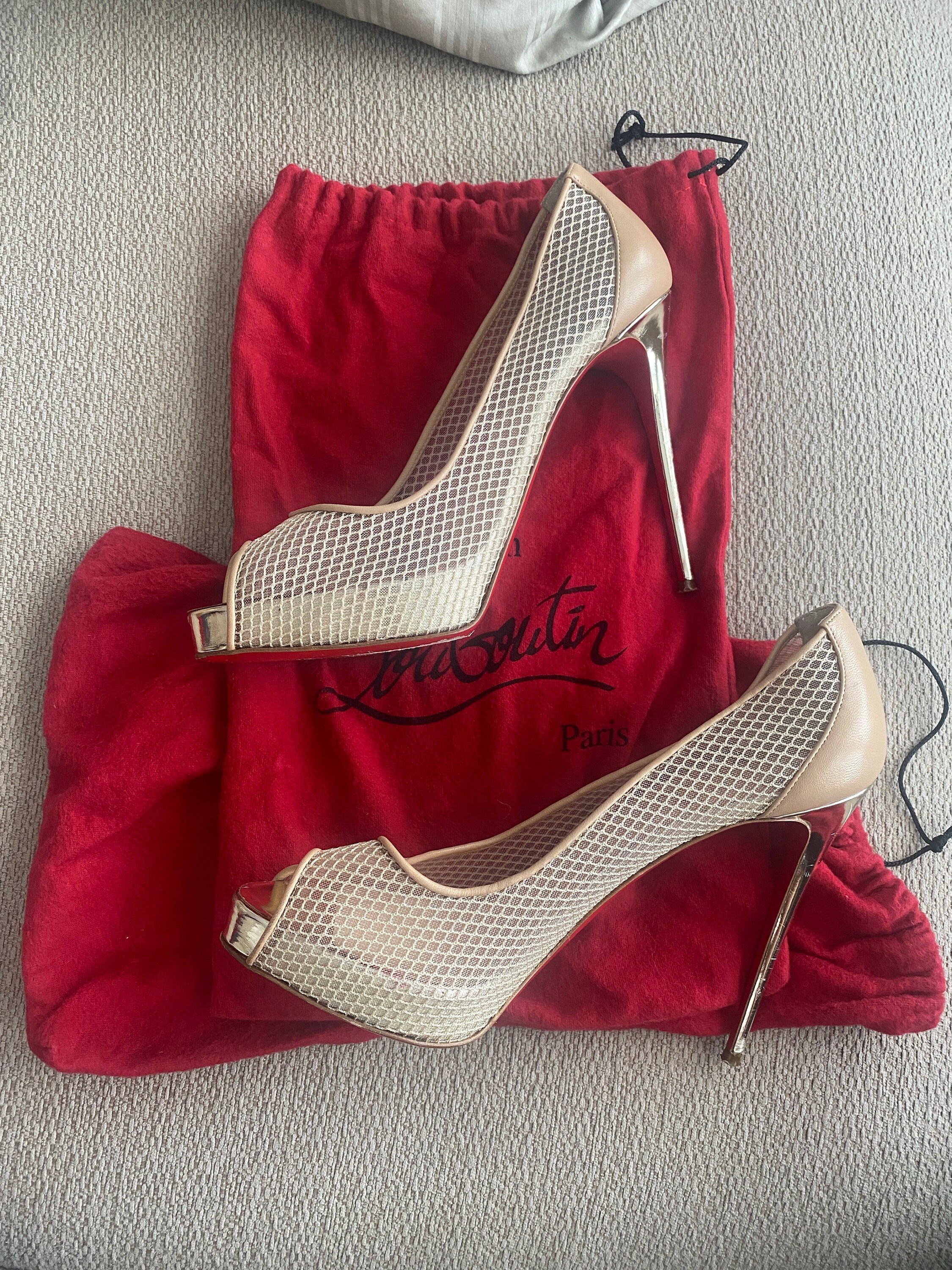 Christian Louboutin Décoletté 868 100 patent calf  Louis vuitton heels, Louis  vuitton shoes heels, Red bottom heels