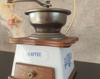 Alte Kaffeemühle aus Holz und Porzellan – 1970er Jahre – Vintage-Dekoration