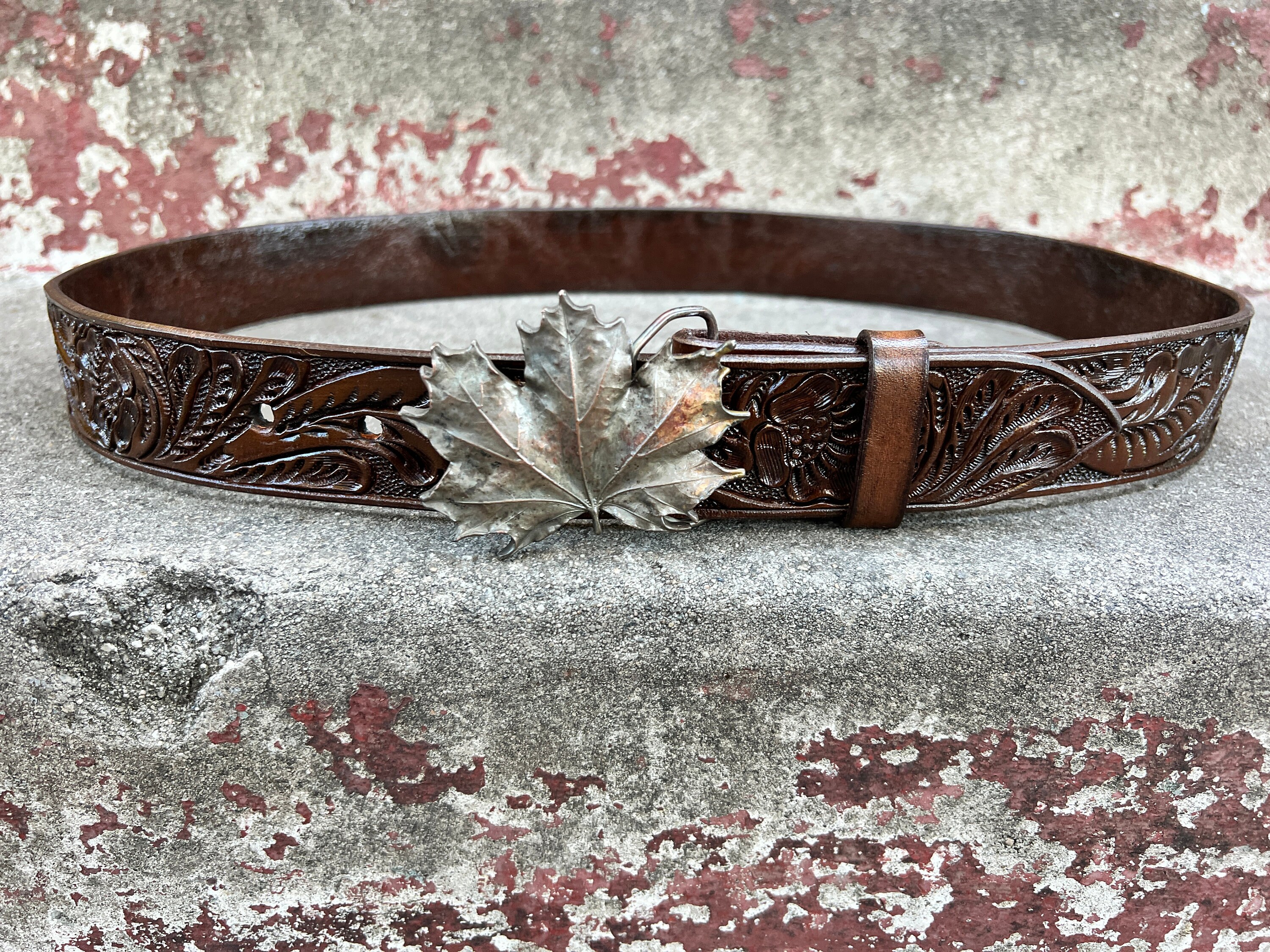 Bergamot Brass Works Vintage 1974 Tooled Leather Rose Belt Brown Red Size 28 il_fullxfull.5557047813_aq0g.jpg main image 2