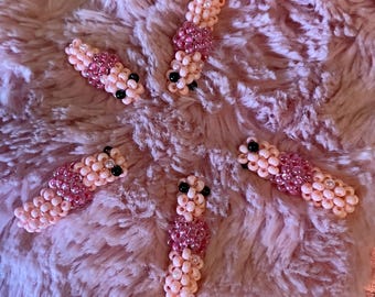 Juguete antiestrés con forma de gusano elástico y cuentas