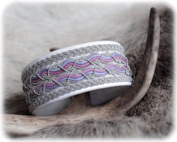 White leather cuff bracelet for women, Viking jewelry for women, Blueberry bracelet for girl, Purple leather bracelet, Sami Lapland bracelet