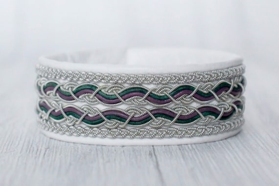 Stylish Women's Leather Cuff Bracelet - Sámi Lapland Design with Aurora Borealis Theme