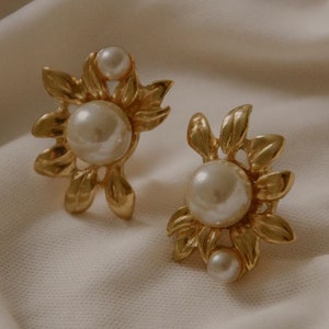 Vintage 1980s parisian pearl sunflower earrings