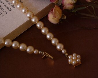 1970s vintage faux pearl necklace
