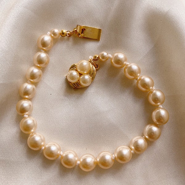 Vintage 1980s faux pearl cluster bracelet