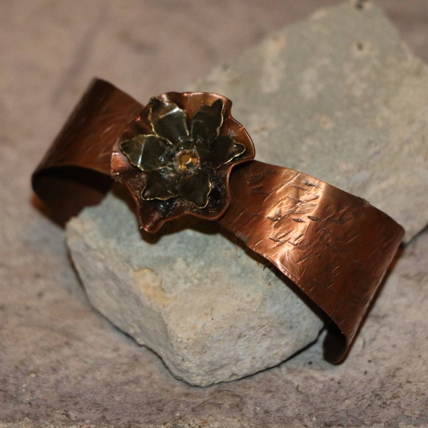 Copper Cuff With Flower/hammered copper bracelet/copper jewelry bracelet/womens jewelry/handmade jewelry/forged copper bracelet