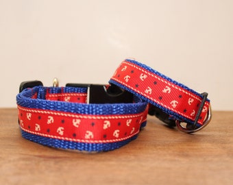Collier de chien rouge et bleu d’ancres