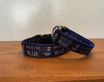 Collier, laisse ou ensemble assorti à l'arrière du chien bleu... également disponible en GROS