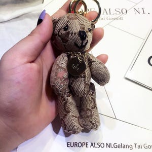 Porte-clés en cuir de luxe avec lettre, pendentif ours mignon, créateur de porte-clés mignon, porte-clés de luxe, cadeau femme mignonne, cadeau unique, porte-clés fait main