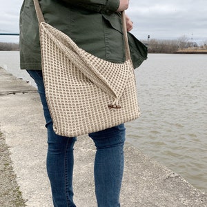 asymmetrical knit crossbody bag, two color bag, The Carson Crossbody knitting pattern image 1